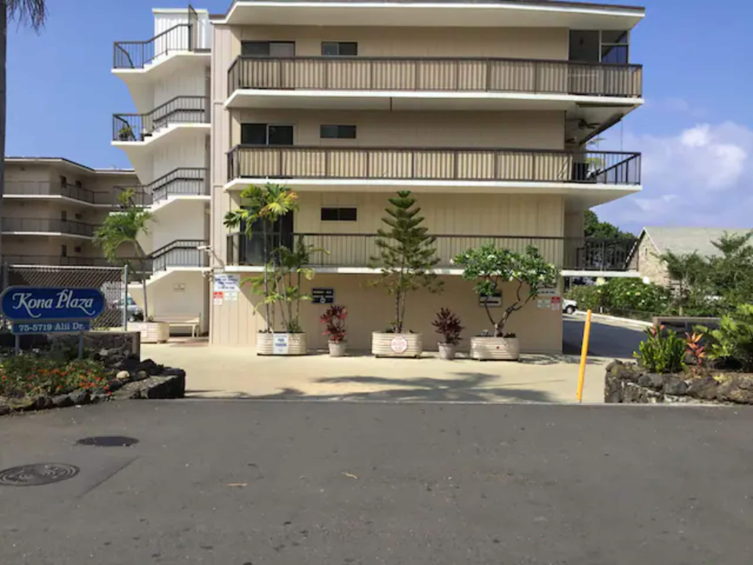 Condo in Kailua-Kona · ★4.92 · 2 bedrooms · 3 beds · 2 baths - Image 22