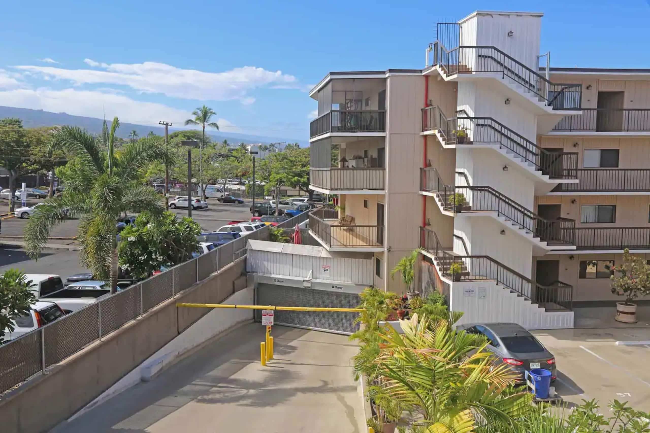 Condo in Kailua-Kona · ★4.92 · 2 bedrooms · 3 beds · 2 baths - Image 29