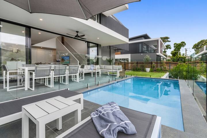 Nola Three gallery image 5