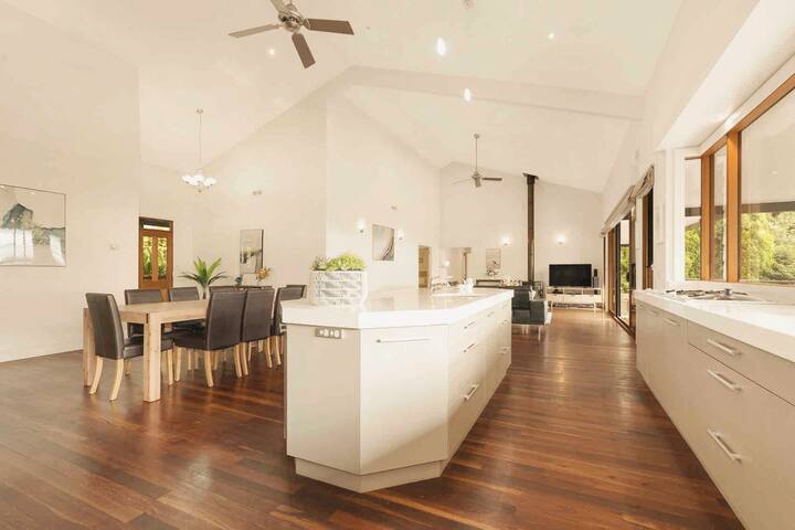 Camellia Waterfall Mountain View Retreat gallery image 5