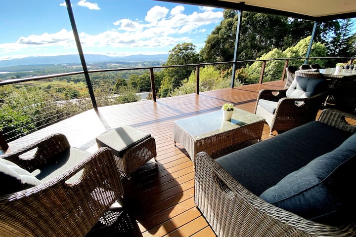 Hanging Garden-Mountain Views Retreat