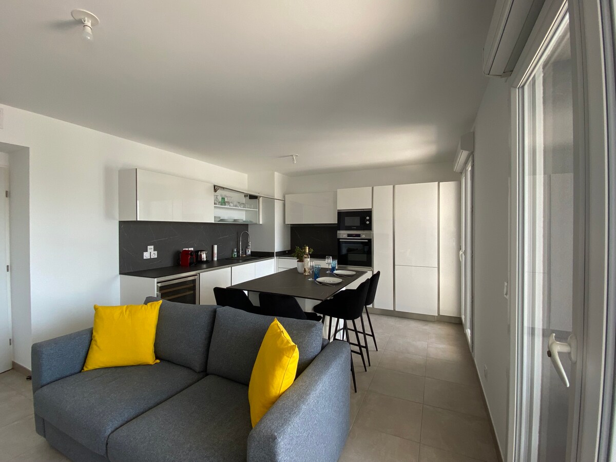 Top Airbnb: penthouse apartment private parking near the beach in Villeneuve Loubet