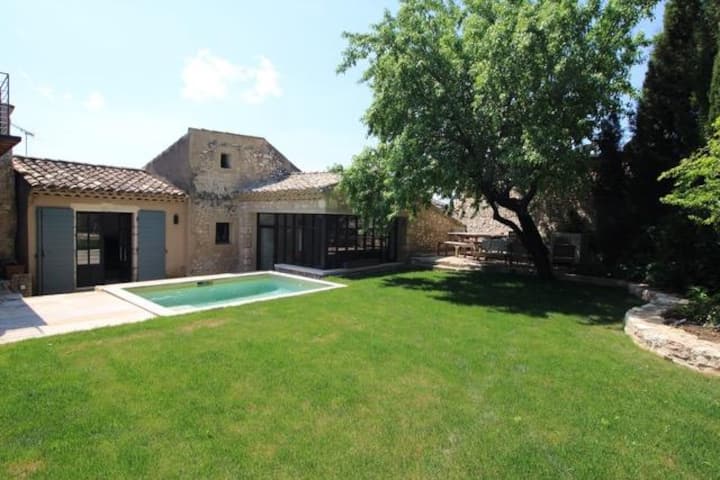 Cœur De Vieux Villlage - Bassin - Vue - Eygalières