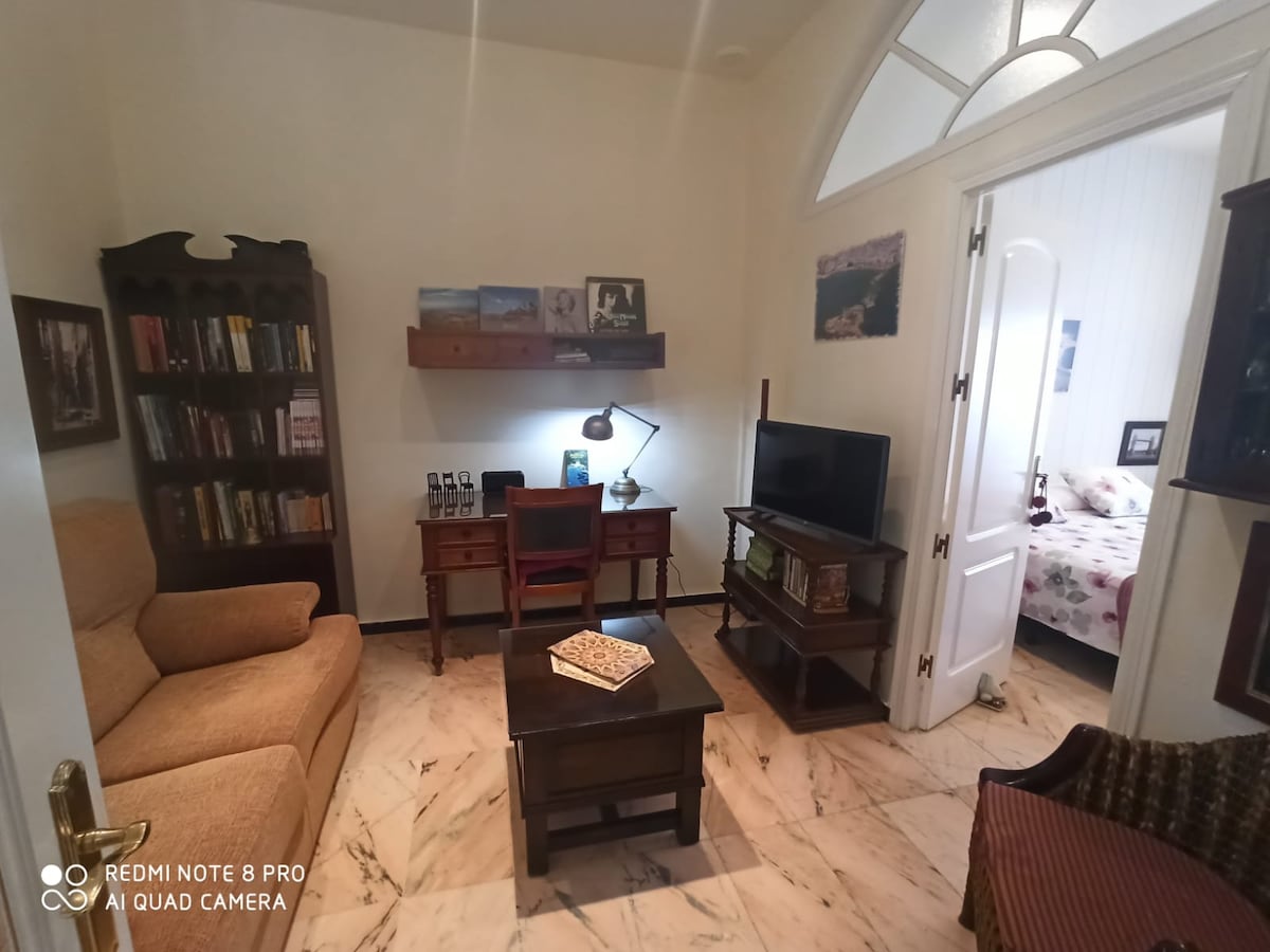 Top performing Airbnb: Cádiz + Central Market + Comfort=Tradition & Joy in Cádiz