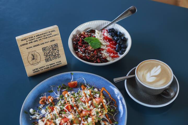 114m² Two-Bedroom Apartment w/ Balcony in Mitte gallery image 4