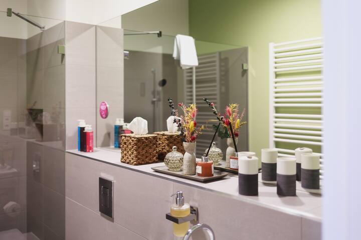 134m² Three-Bedroom Apartment w/ Balcony in Mitte gallery image 5