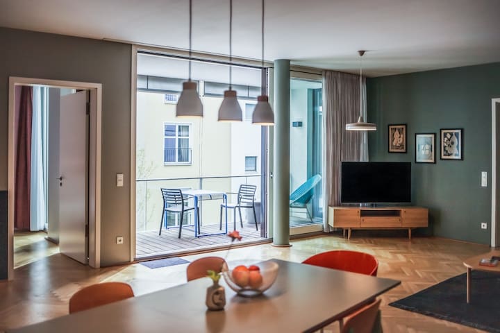 134m² Three-Bedroom Apartment w/ Balcony in Mitte