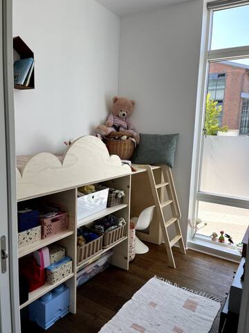 Big, Stylish, Central & near Beach gallery image 5