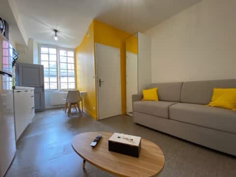Popular Airbnb listing: School 101 in La Flèche