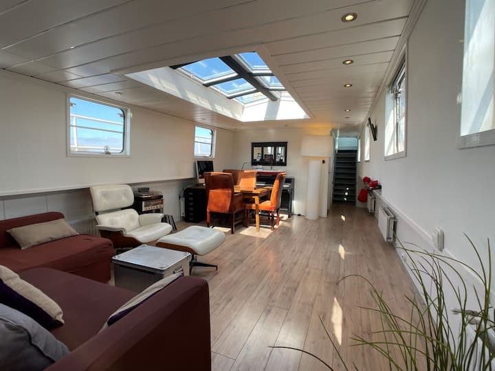 Spacious Homely Houseboat - Zaandam
