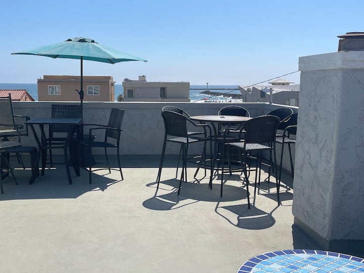Steps To The Beach With Rooftop Patio View - Oxnard