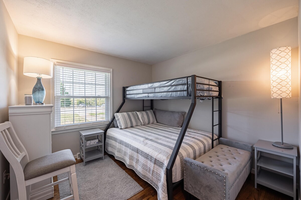 Спална соба 3 има брачен кревет (широк 150-179 см) со двокреветна соба XL