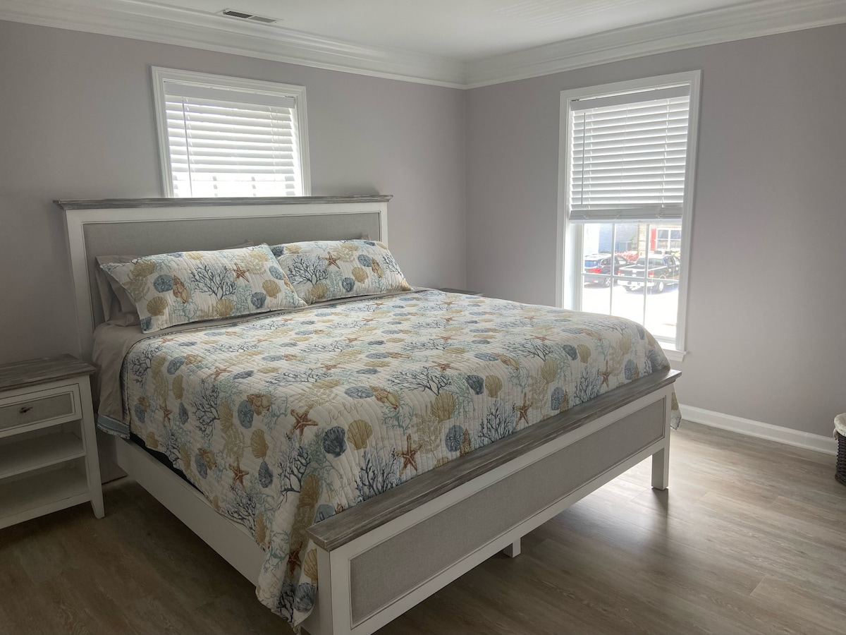 Second floor-Master suite-King Bed