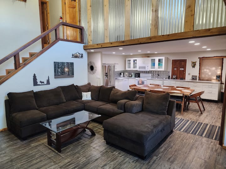 Შუა საცხოვრებელი სივრცე/ღია სამზარეულო