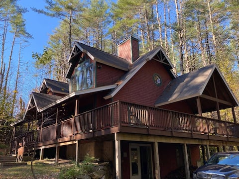 Tall Pines Mountain Home near Stratton & Mt Snow