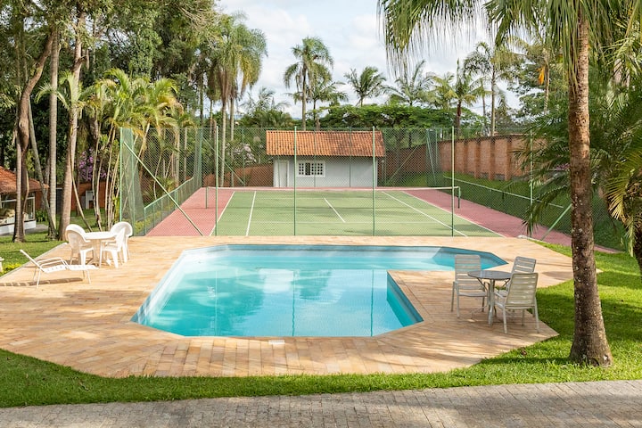 Country house with pool and tennis court