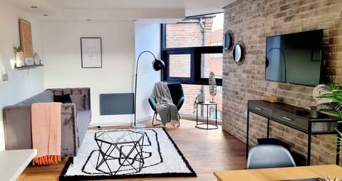 Two Nottingham Modern Apts|Sleeps 10 | Castle View