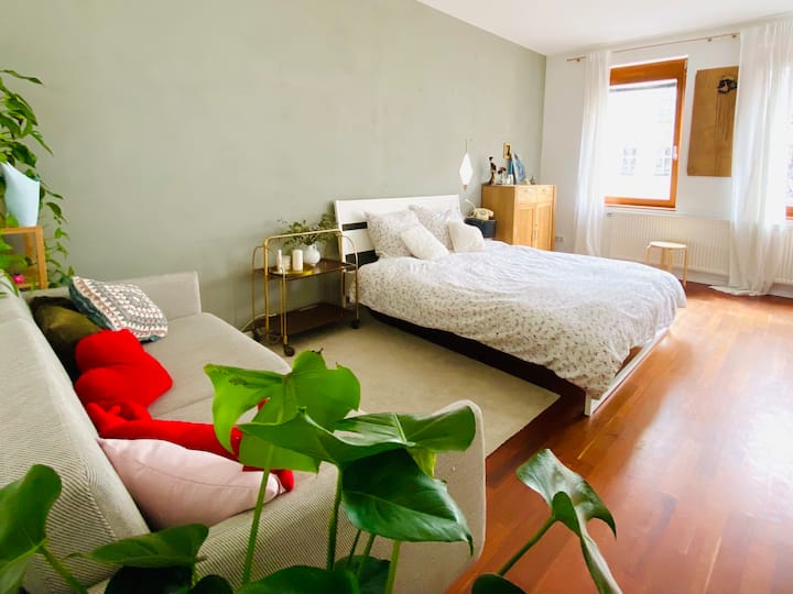 ชั้นบนห้องนอนใหญ่ 2 หันหน้าไปทางทิศใต้