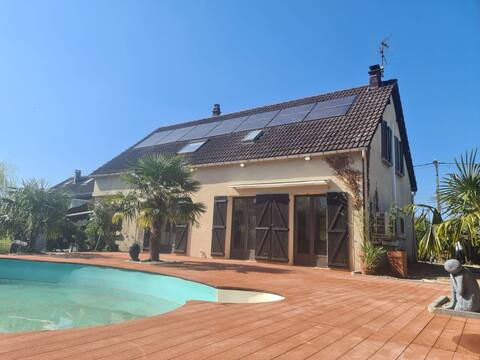 Zen villa with pool – the invitation to travel!