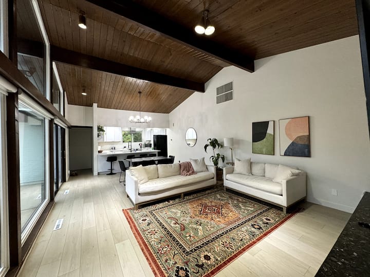 Midcentury Byu Retreat W/ Hot Tub & Mountain Views - Provo, UT