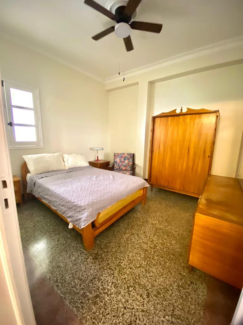 Допълнителна стая 3 
- Двойно легло
- 
Освобождаване - Мебели с чекмеджета
- вентилатор на тавана