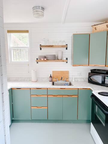 Cozy coastal cottage on the Bay of Fundy gallery image 4