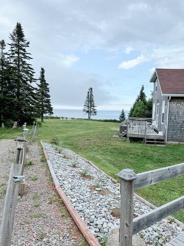 Cozy coastal cottage on the Bay of Fundy