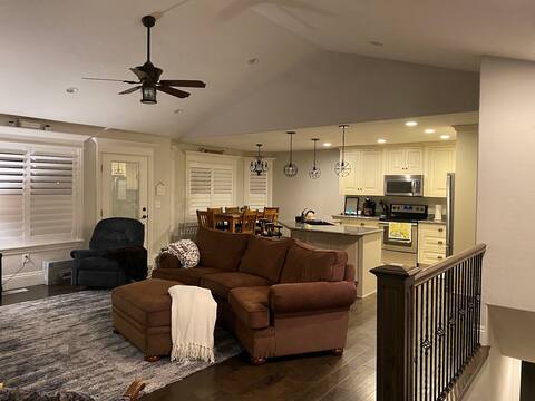 Cheerful, spacious, sunny  & comfy 4-bdrm home