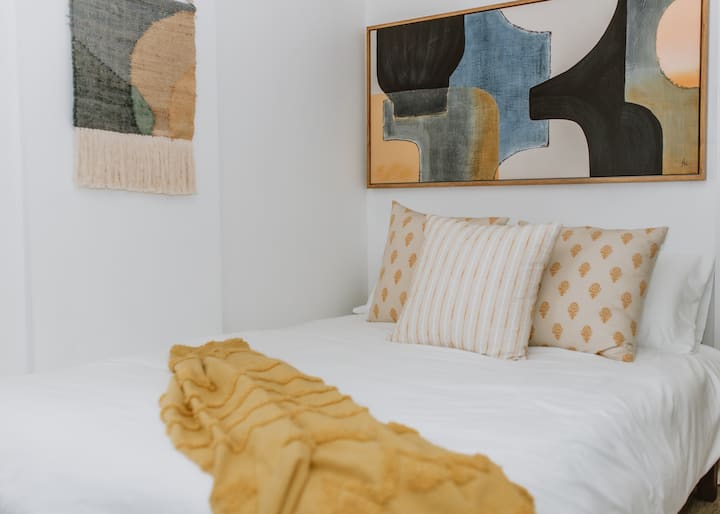 Спалната соба со брачен кревет се прицврстува во пералницата