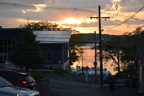 Lakeview Cozy Cottage w/ 2 bedrooms & 1 bath