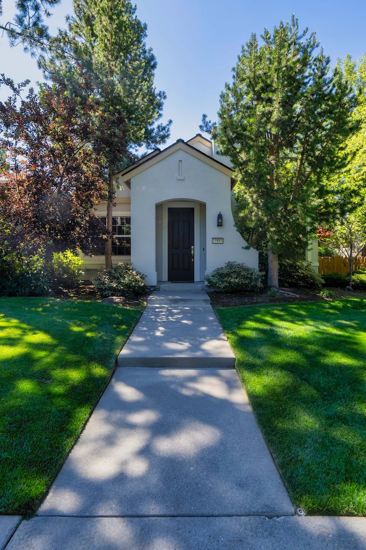Charming Cottage At The Parks (30 Day Minimum) - Bend, OR