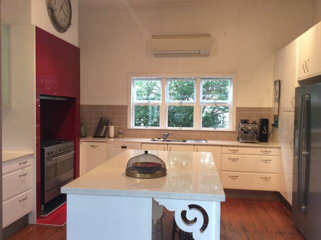 Spacious Family Home with Pool gallery image 2