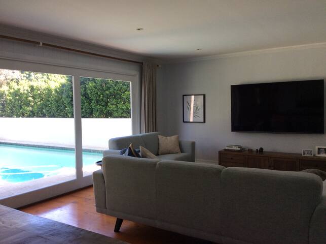 Spacious Family Home with Pool gallery image 5