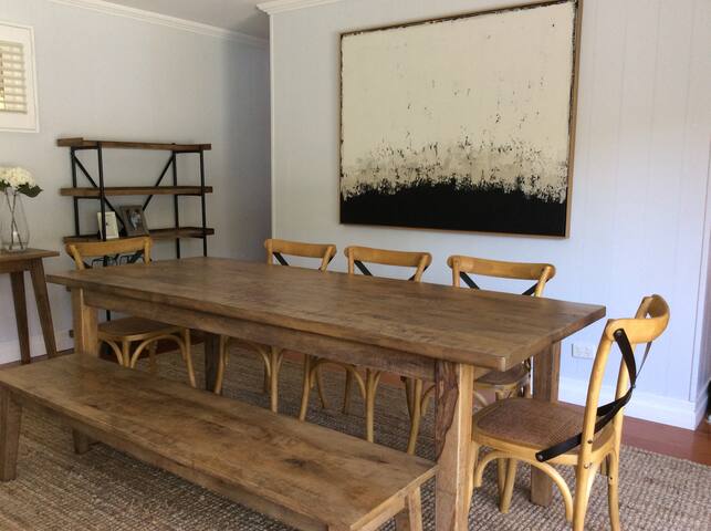 Spacious Family Home with Pool gallery image 3