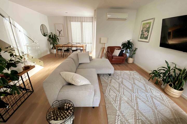 Large 3 bedroom townhouse in alphington/fairfield