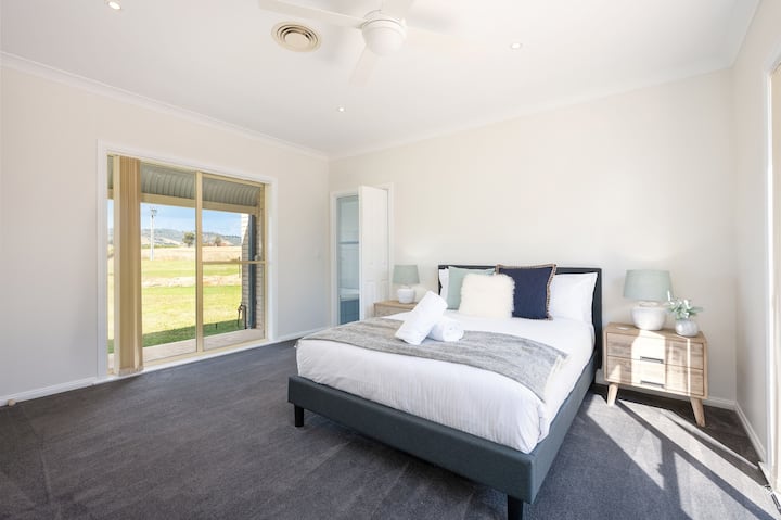 The spacious master bedroom features a queen-size bed, as well as an ensuite complete with a luxurious spa bath.