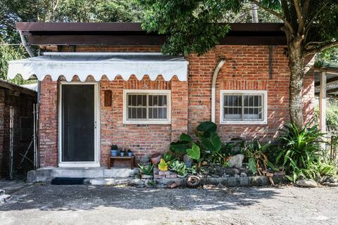 ｜ Minimum stay of 2 nights | Brick Cottage | House | Number of people: 1 ~ 2 (Additional person: one