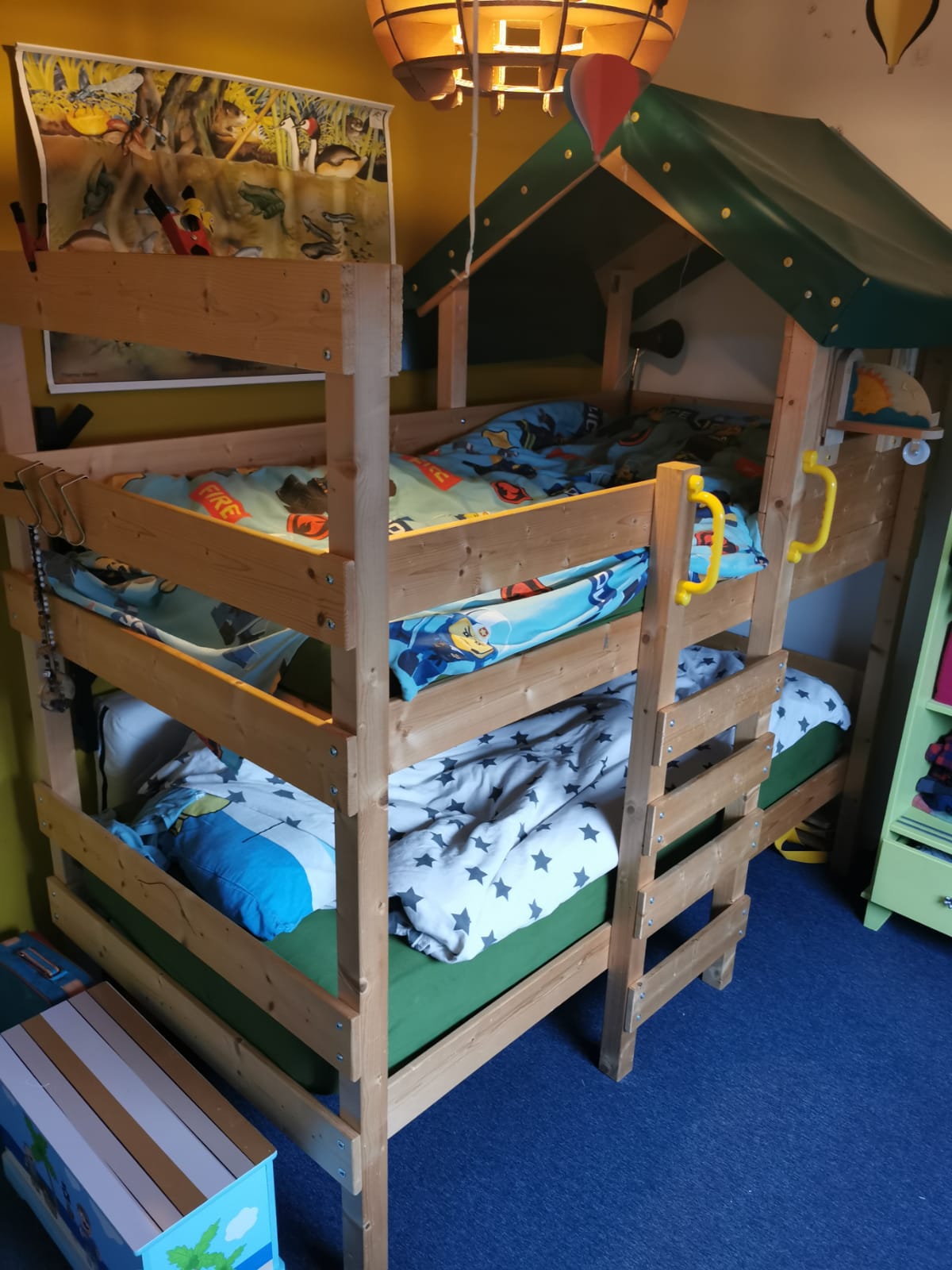 חדר הילדים (ליד "חדר השינה הראשי" בקומה השנייה. הנה מיטת קומותיים.