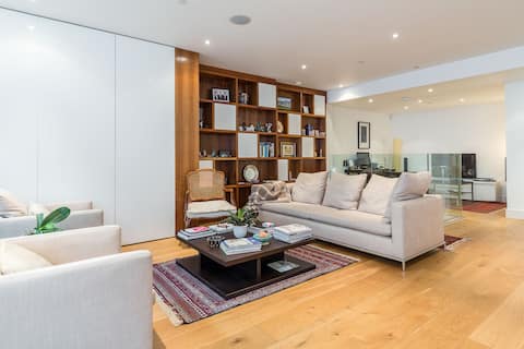 Top performing Airbnb: Hidden Gem In A Quiet Kensington Mews in Kensington And Chelsea