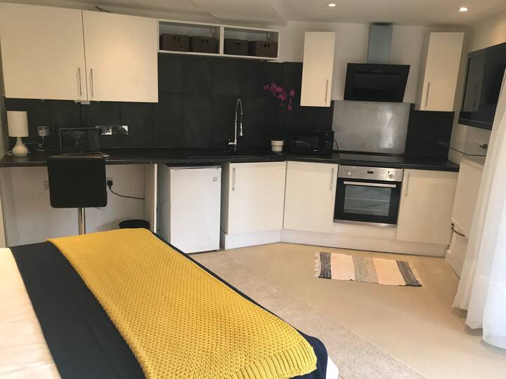 Studio Guest Room, Garden View, Local To Nec, Bhx - Birmingham Airport (BHX)