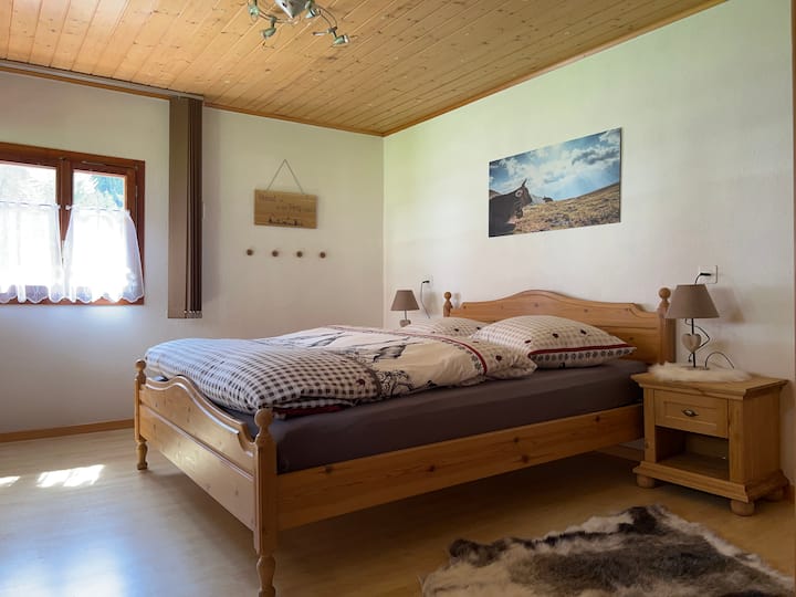 Sovrum med dubbelsäng