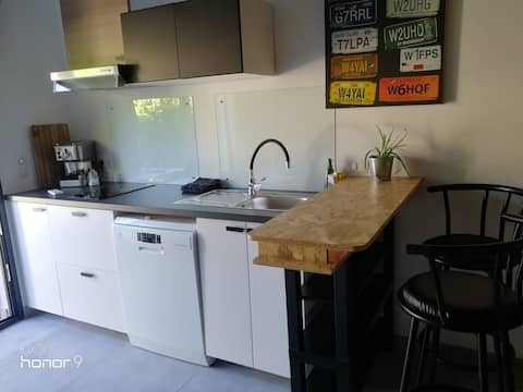 Top Airbnb: Condominium with free parking à Arles