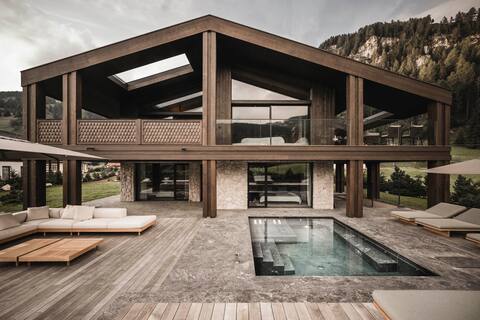Luxury Chalet Alpurio 1300 sqm with Jacuzzi