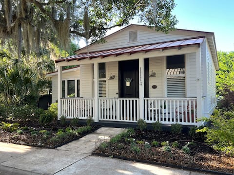 Top Airbnb: Luxuriously appointed 1920s home 2 bedroom 2 bath in Beaufort