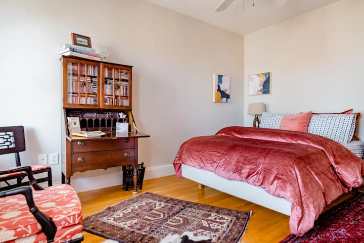 Airy Bedroom W/city Views By Longwood & Metro - Boston, MA