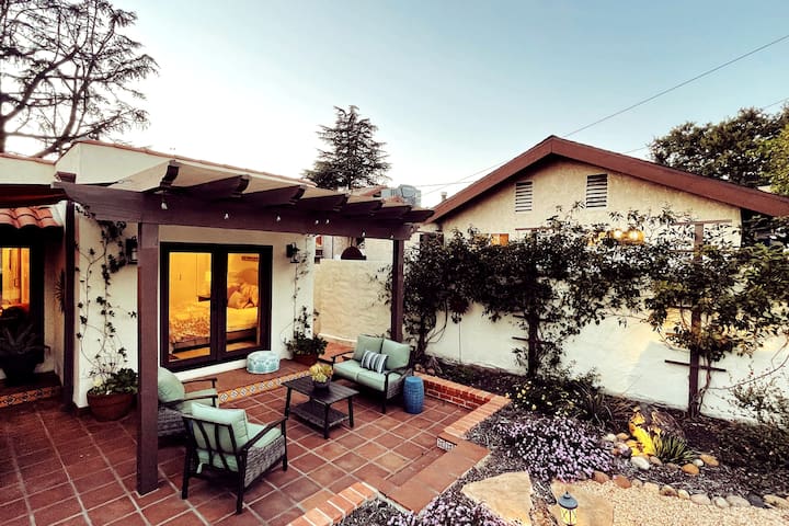 Bright Montrose House in a Quiet Neighborhood gallery image 3