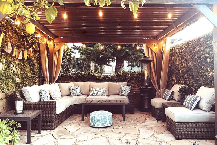 Bright Montrose House in a Quiet Neighborhood gallery image 2