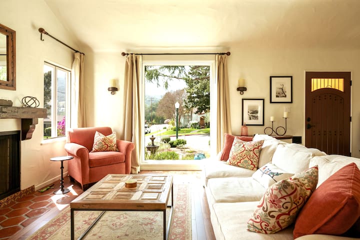 Bright Montrose House in a Quiet Neighborhood