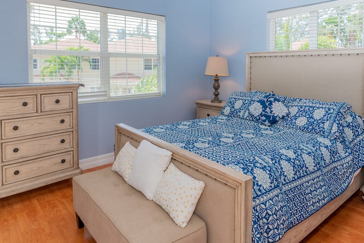 Chambre 2 confortable, grand placard miroir 