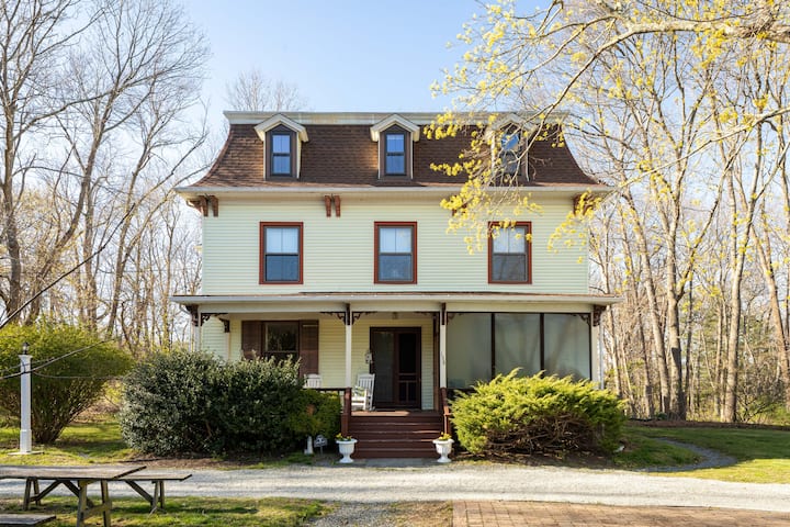 Unique 1876 Home With Modern Amenities. - Rhode Island